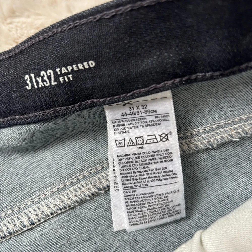 Banana Republic Men's Size 31x32 Blue Tapered Fit Traveler Jeans